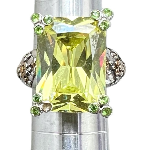 STERLING SILVER LIME GREEN FACETED STONE COCKTAIL RING SIZE 7 - Picture 9 of 16